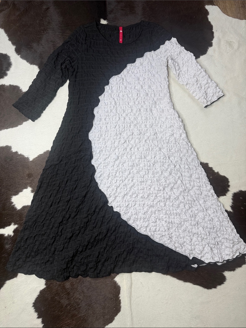 IC COLLECTION Black & White Sculpted Diagonal Midi Dress